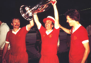 Tommy Smith, Ian Callaghan og Phil Neal hampa Evrópubikarnum 